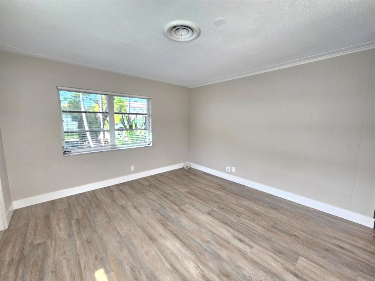 2110 Ne 41st St #D - Photo 5 of 19