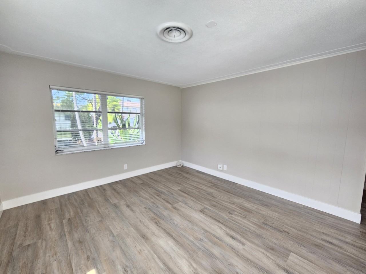 2110 Ne 41st St #D - Photo 6 of 19