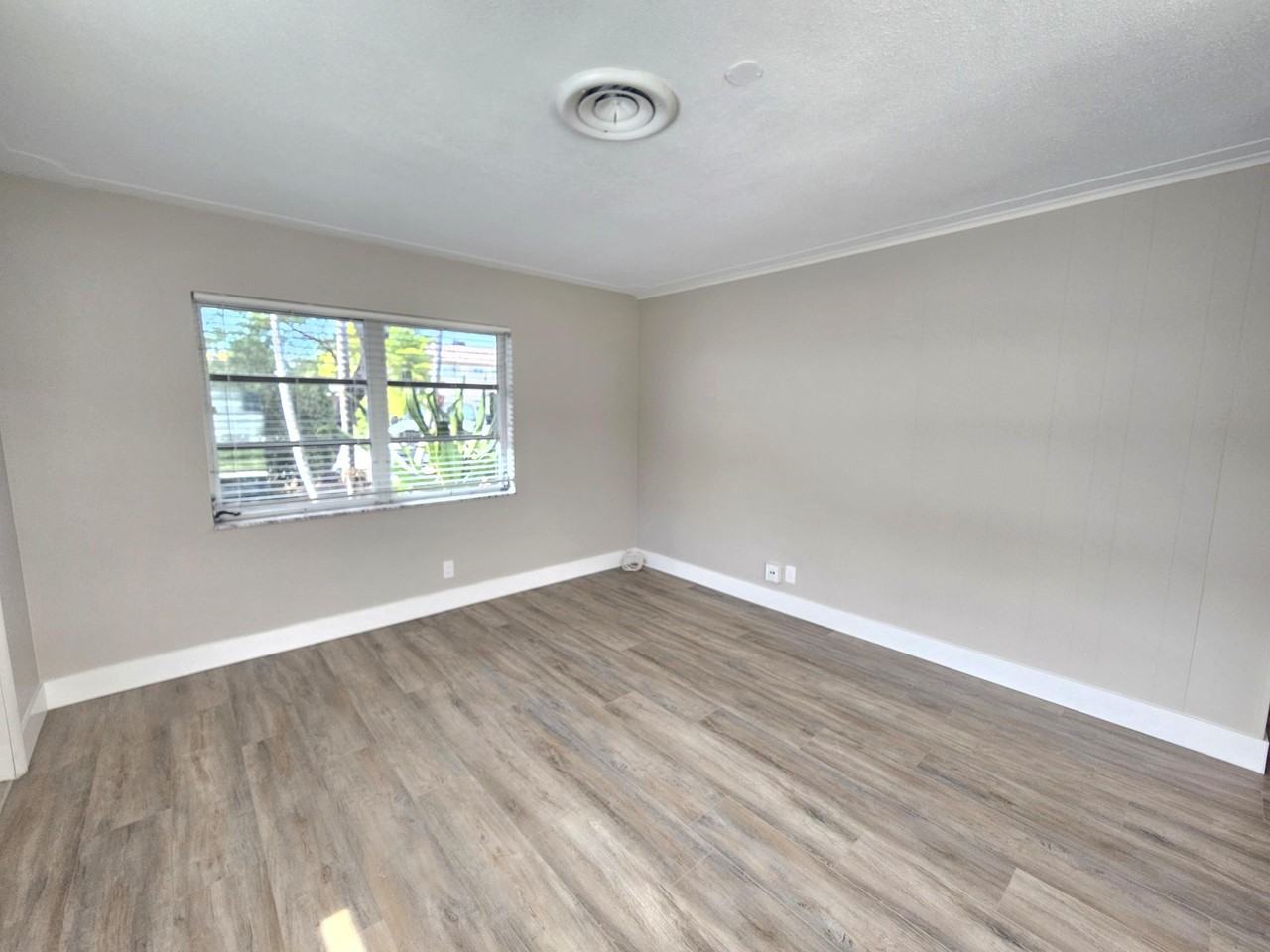 2110 Ne 41st St #D - Photo 7 of 19