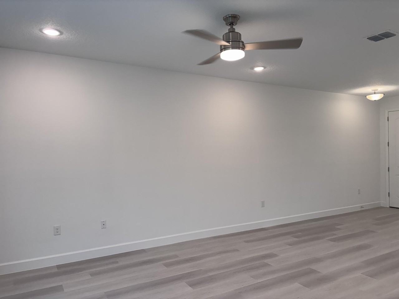 1255 Wadsworth St Se - Photo 3 of 3