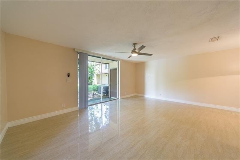1343 Hampton Blvd - Photo 3 of 19