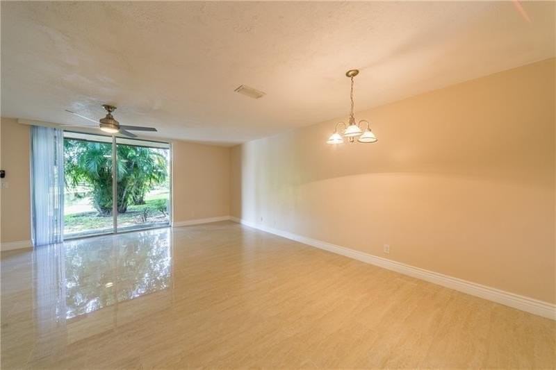 1343 Hampton Blvd - Photo 4 of 19