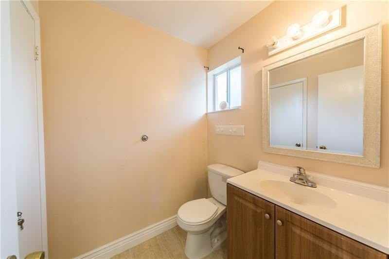 1343 Hampton Blvd - Photo 5 of 19
