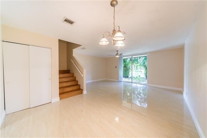 1343 Hampton Blvd - Photo 6 of 19