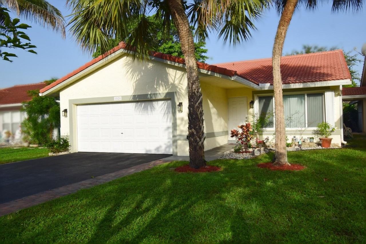 1520 Nw 97th Ave - Photo 2 of 22