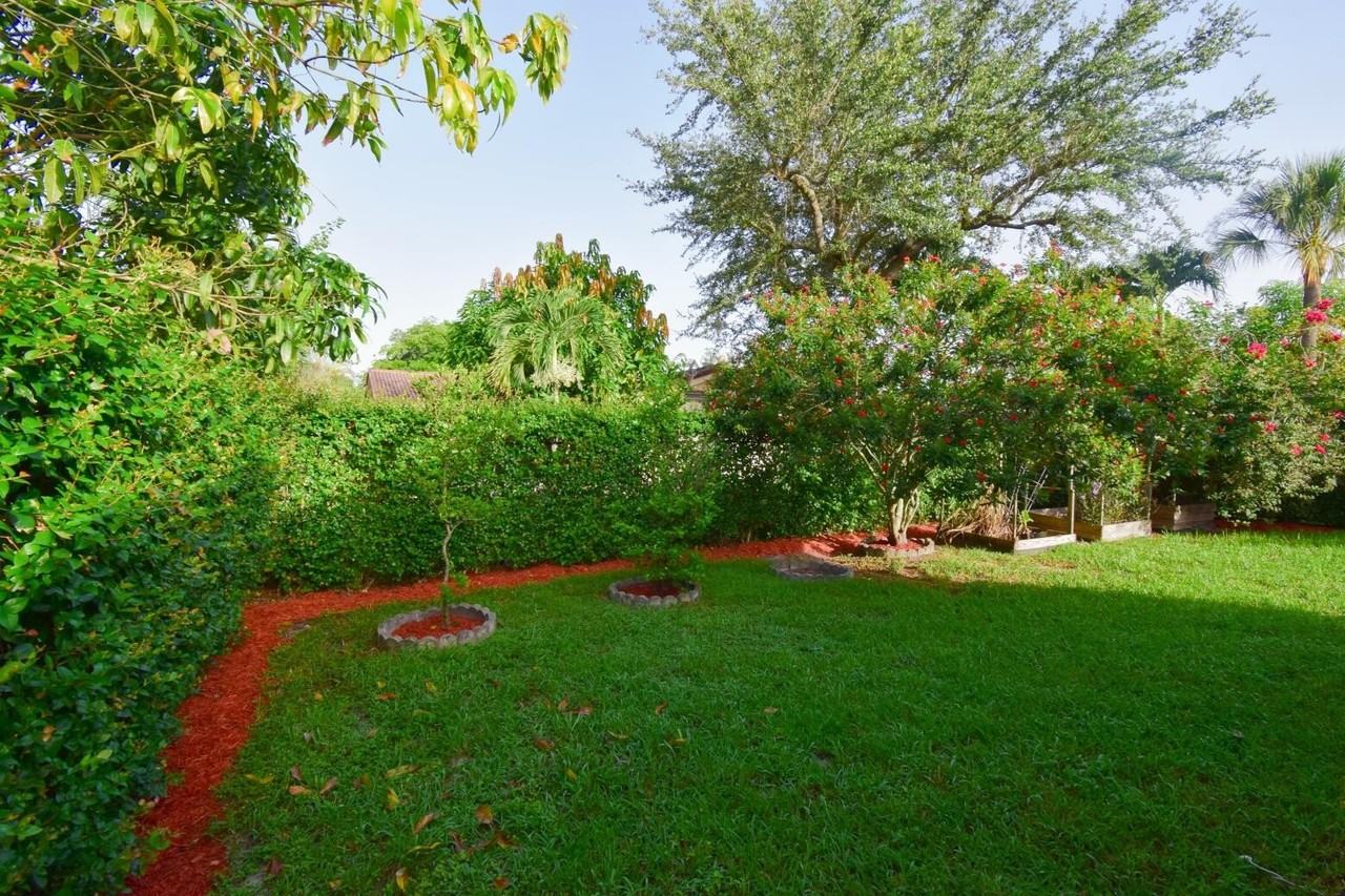 1520 Nw 97th Ave - Photo 5 of 22