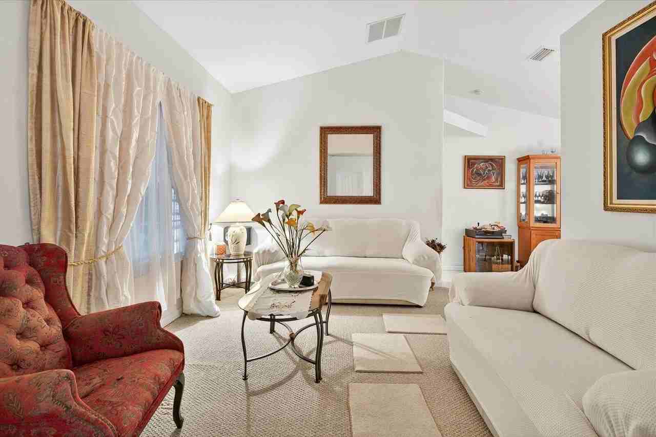 1058 Sw Locke Ave - Photo 7 of 46
