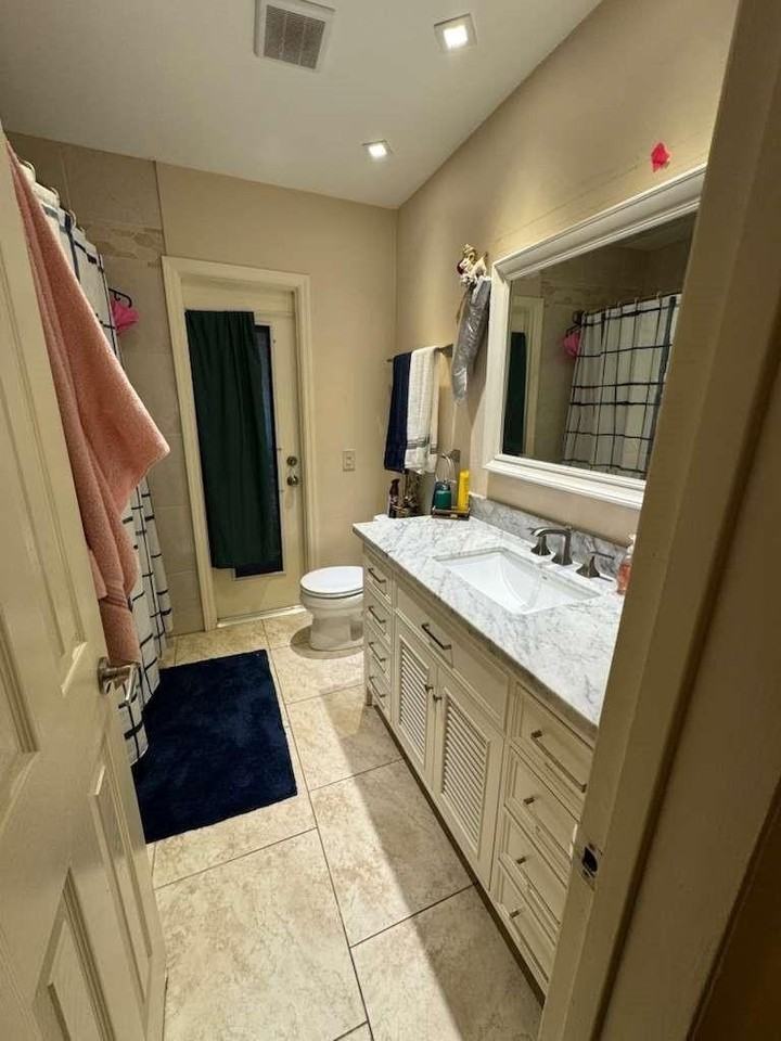 1726 Nw 82nd Ave - Photo 2 of 11
