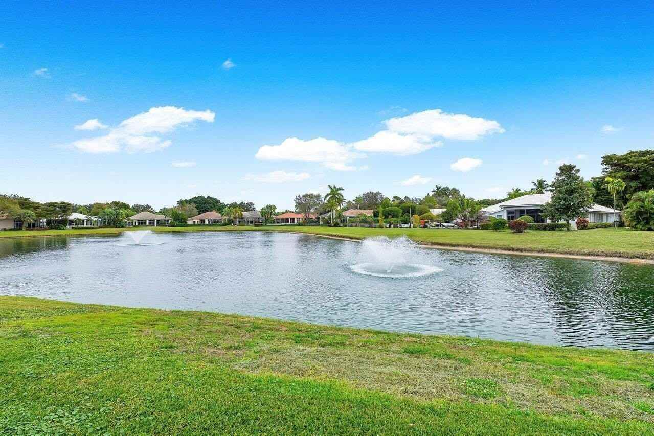 3 Bermuda Lake Dr - Photo 4 of 50
