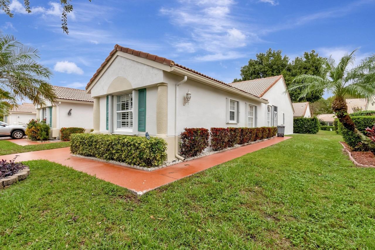 6129 Heliconia Rd - Photo 4 of 33
