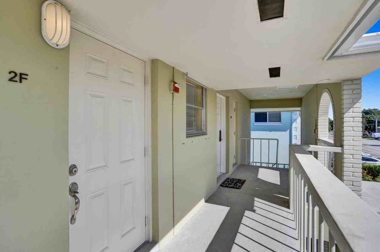 2311 Ne 36th St #2F - Photo 3 of 23