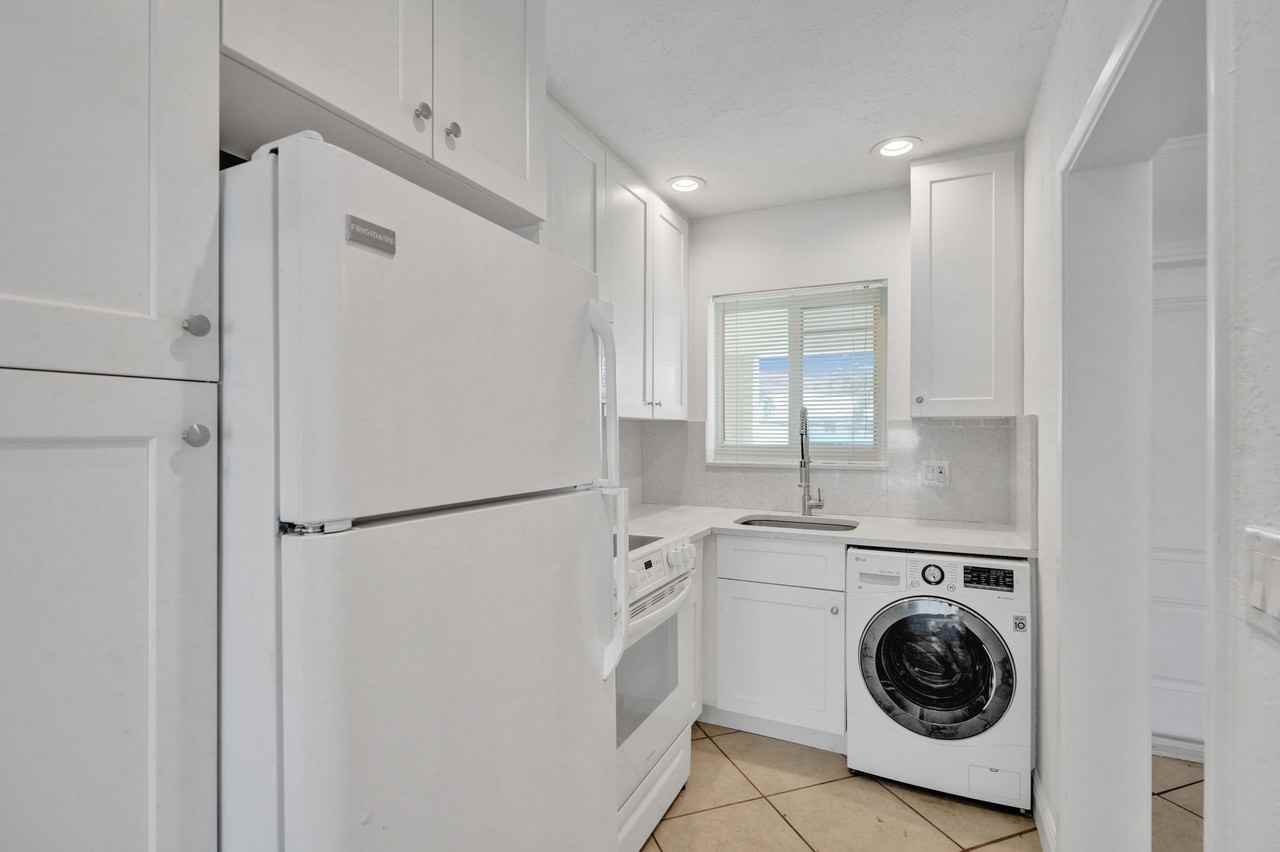 2311 Ne 36th St #2F - Photo 6 of 23