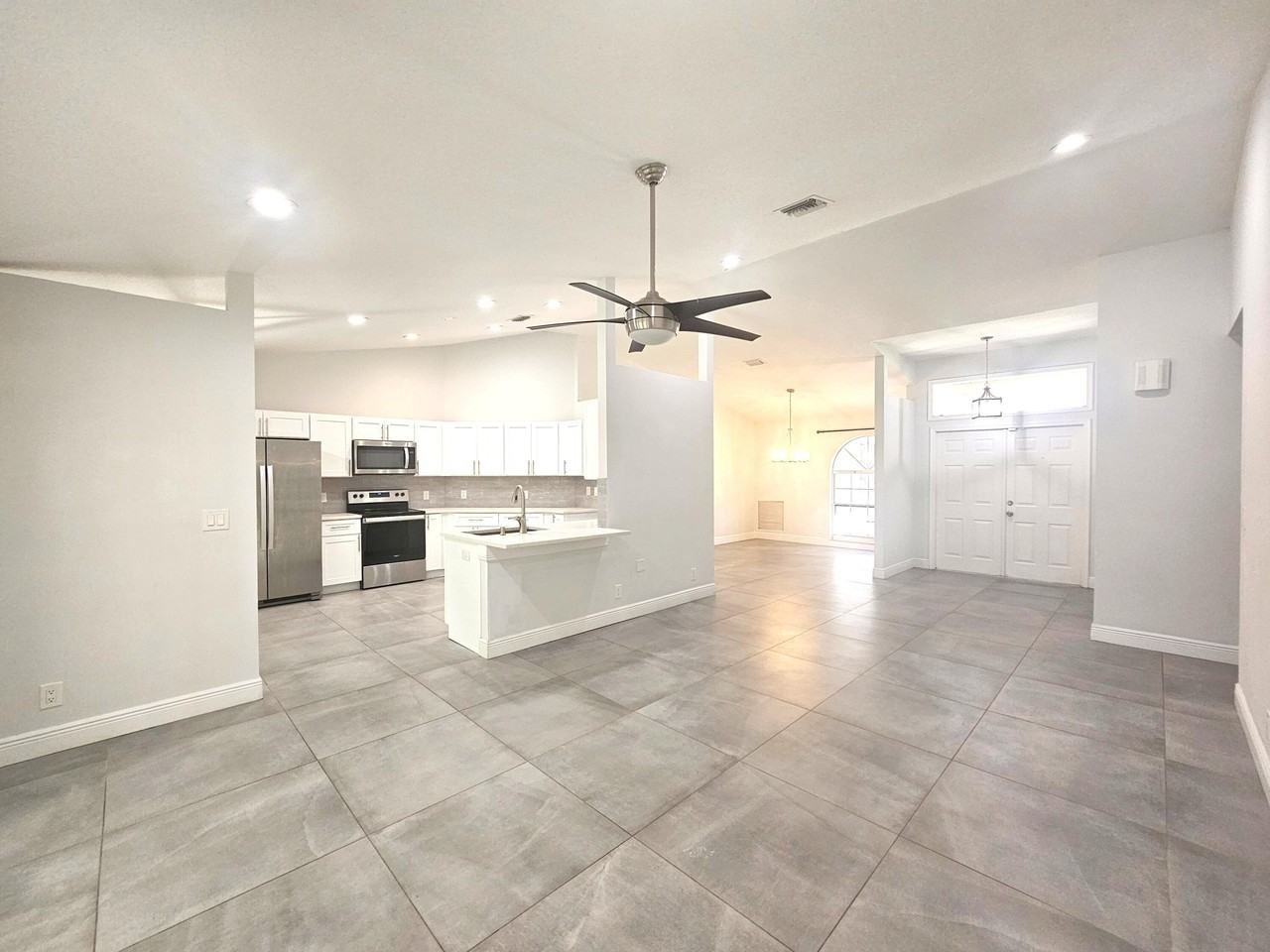 13588 74th St N - Photo 3 of 32