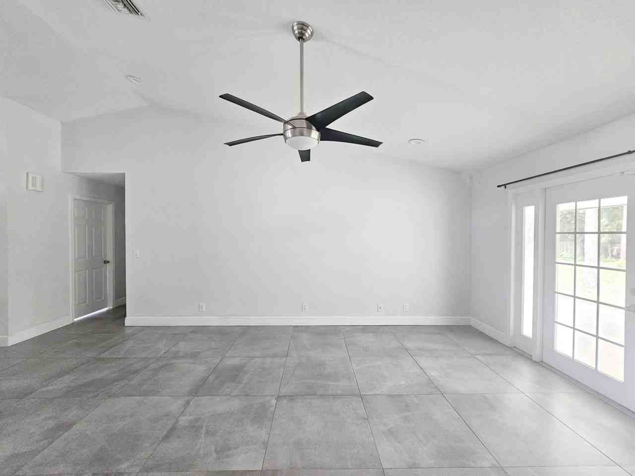 13588 74th St N - Photo 5 of 32