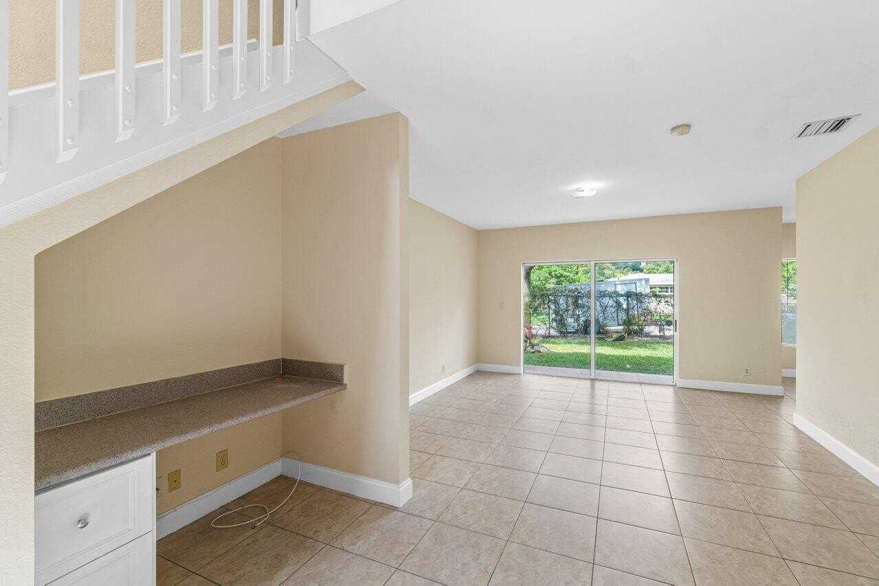 809 Talia Cir #809 - Photo 4 of 18