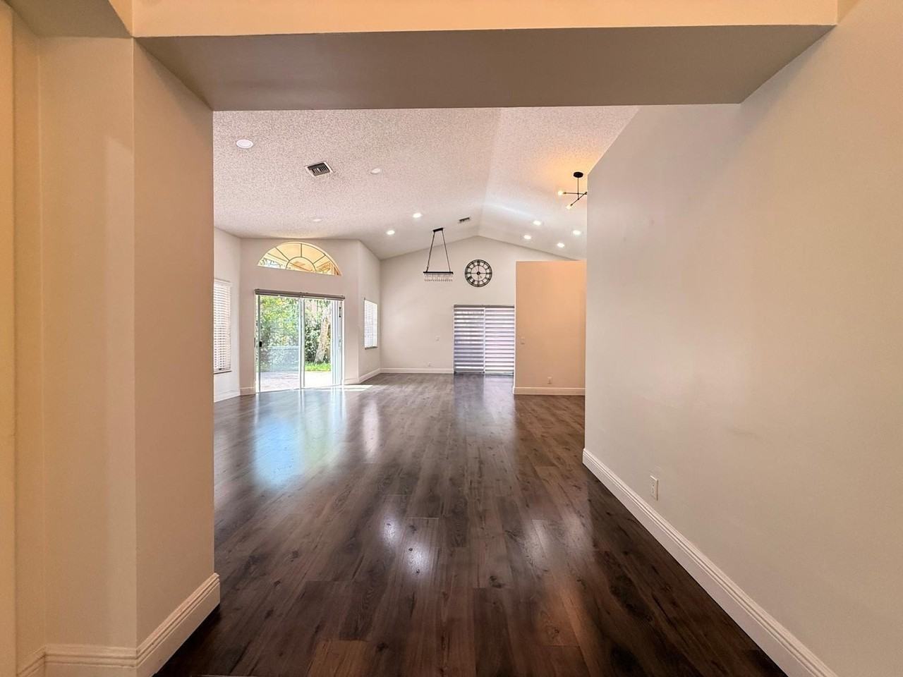 11042 Topeka Pl - Photo 3 of 40