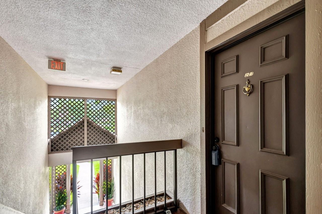 1109 Duncan Cir #201 - Photo 3 of 50