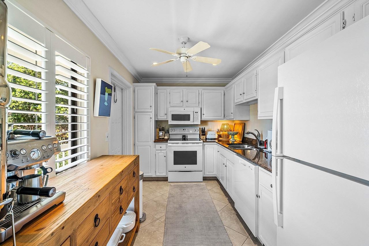 4595 Kittiwake Ct - Photo 4 of 48