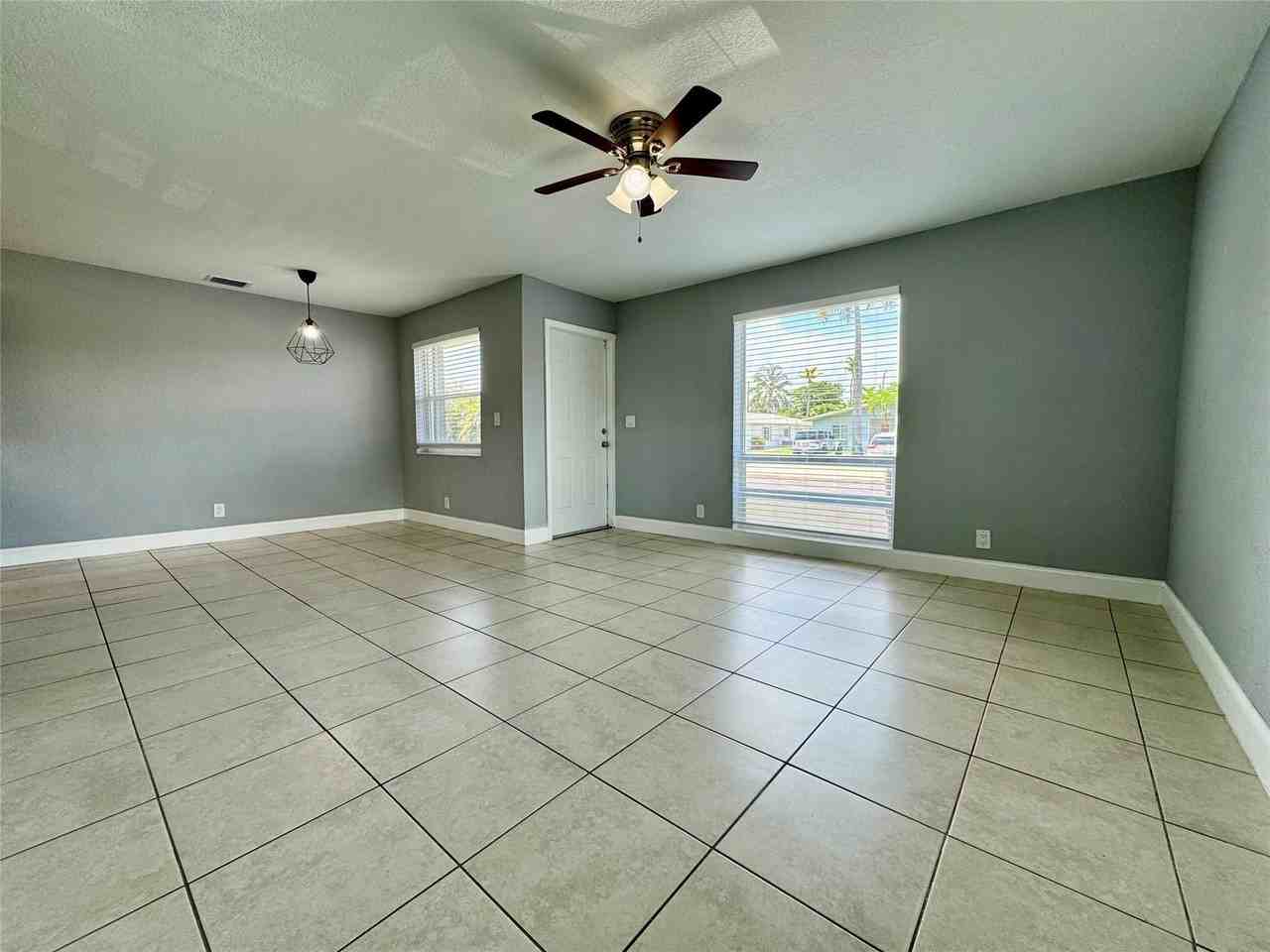 838 Sw 14th St - Photo 4 of 33