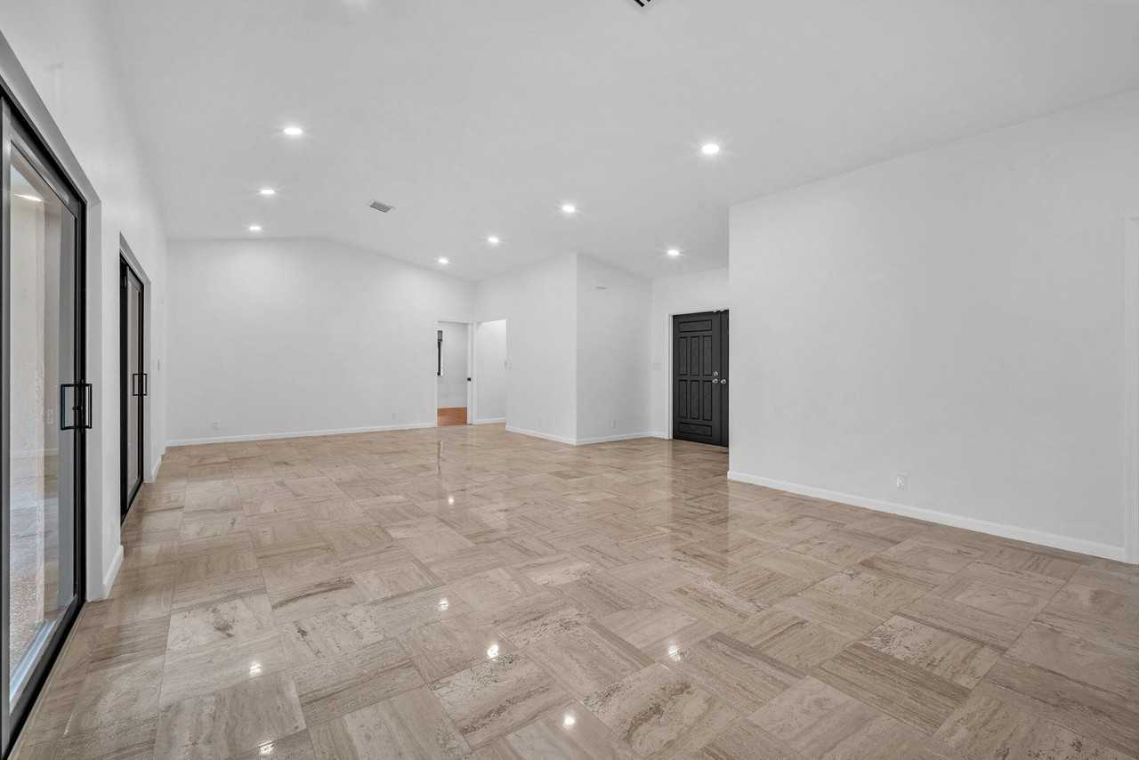 3020 N 34th St - Photo 4 of 47