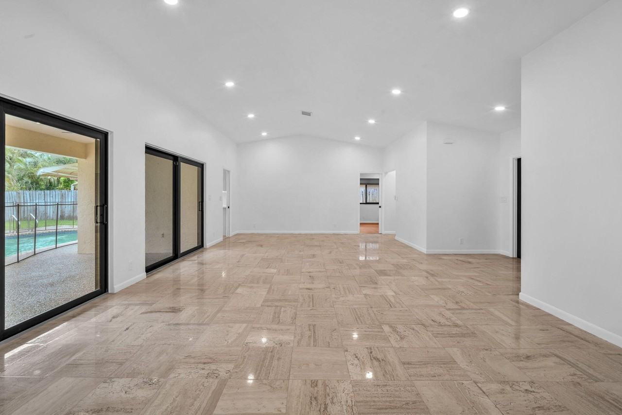 3020 N 34th St - Photo 5 of 47