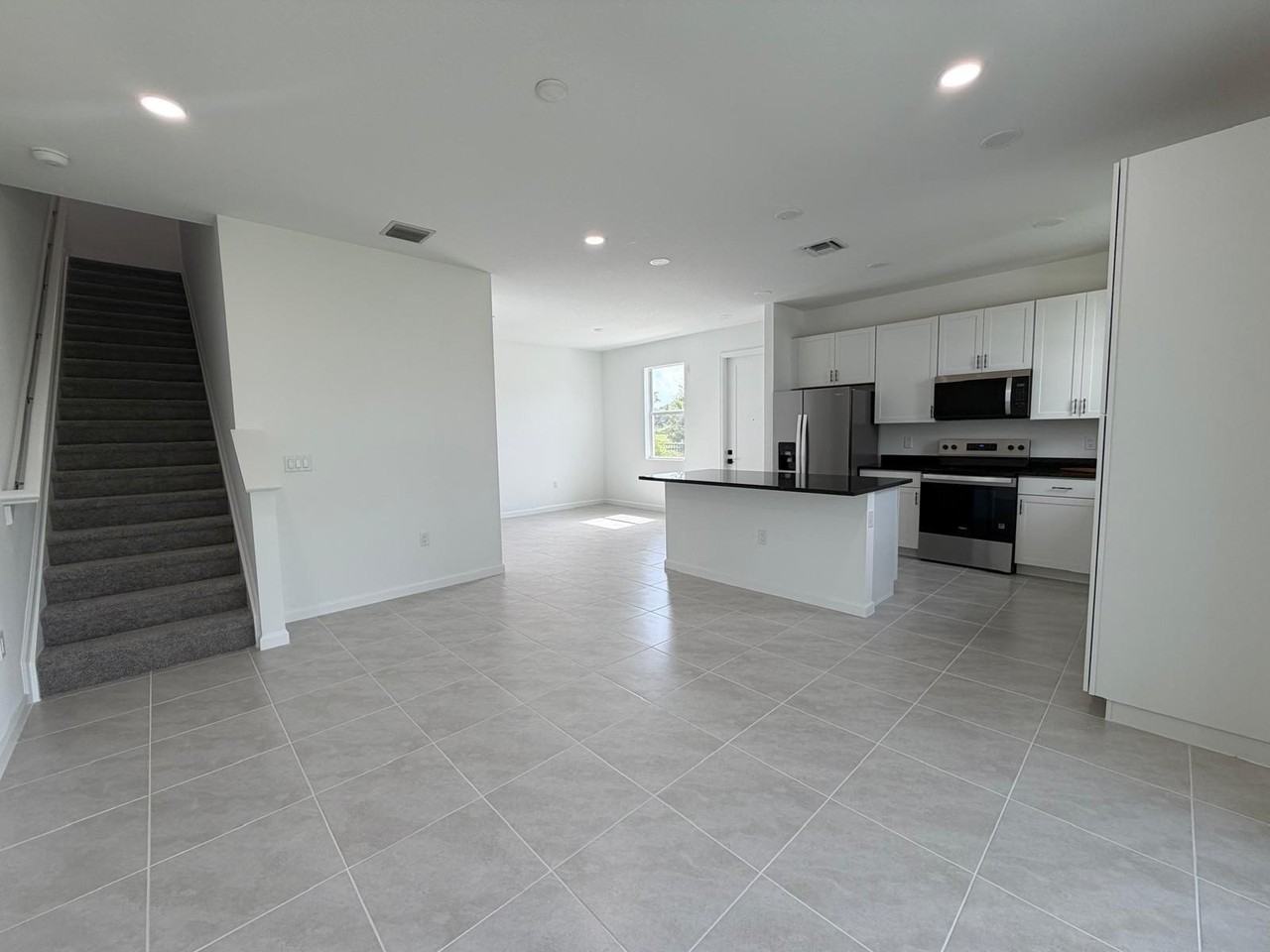4402 S Longwood Lake Sq - Photo 6 of 50