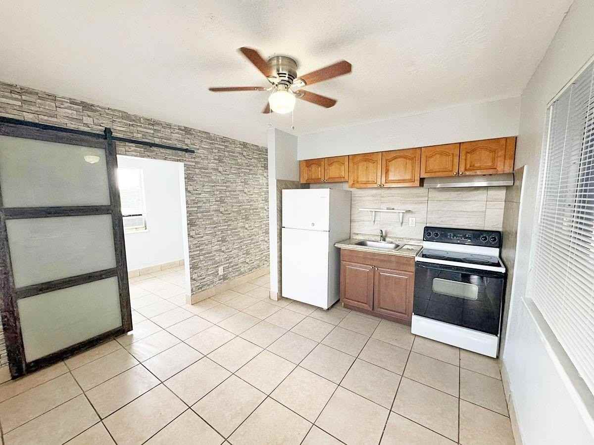 100 Nw 30th Ave #1 - Photo 2 of 10