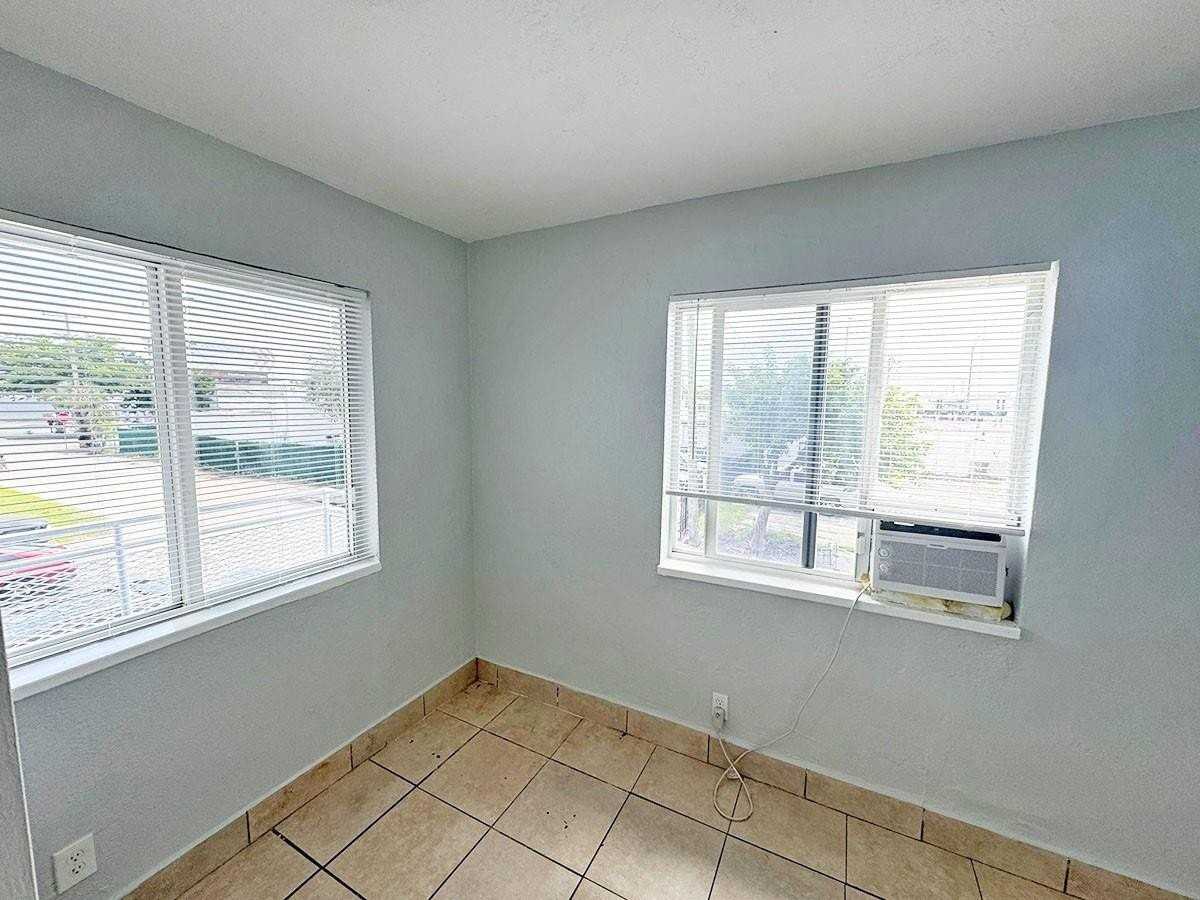 100 Nw 30th Ave #1 - Photo 4 of 10