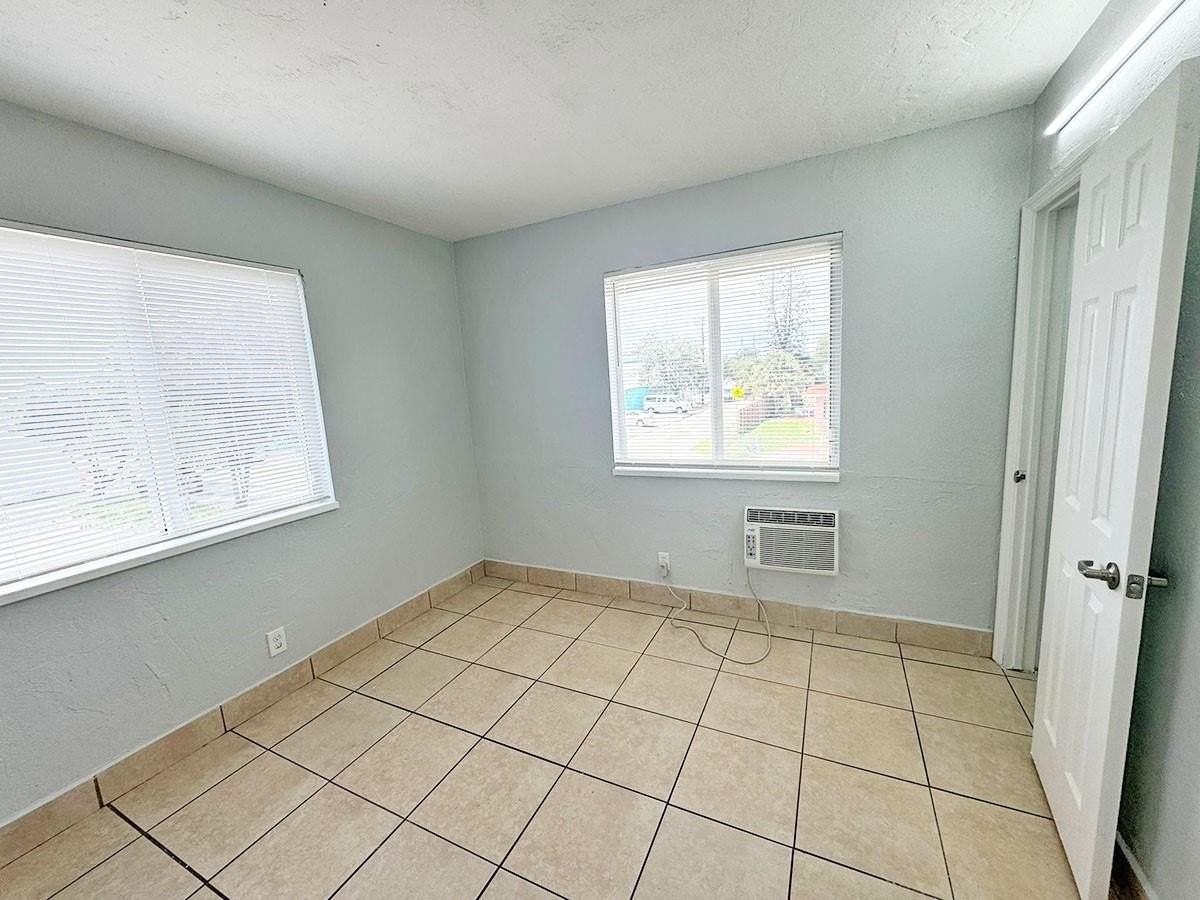 100 Nw 30th Ave #1 - Photo 6 of 10