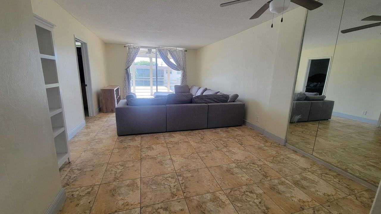 4500 N Federal Hwy #358G - Photo 2 of 12