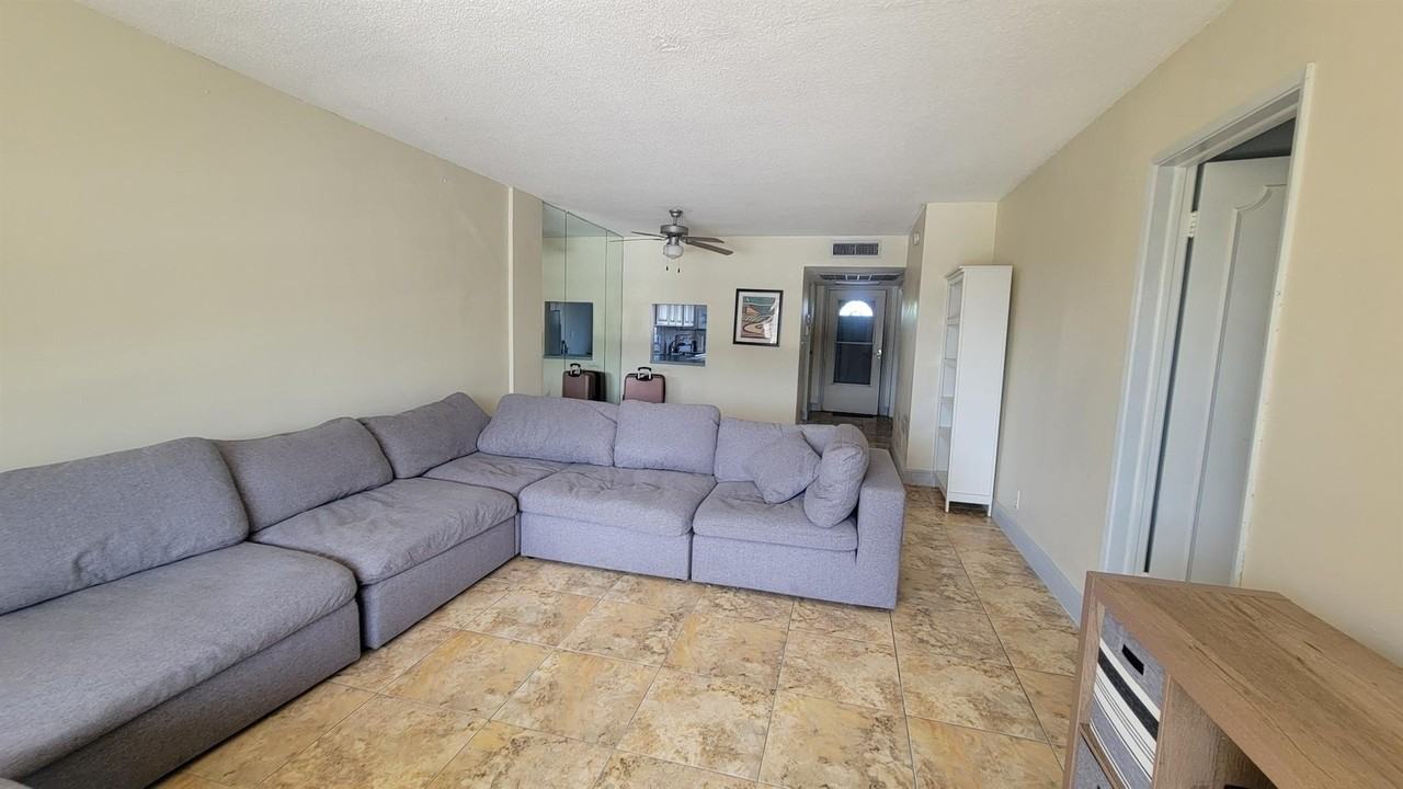 4500 N Federal Hwy #358G - Photo 4 of 12