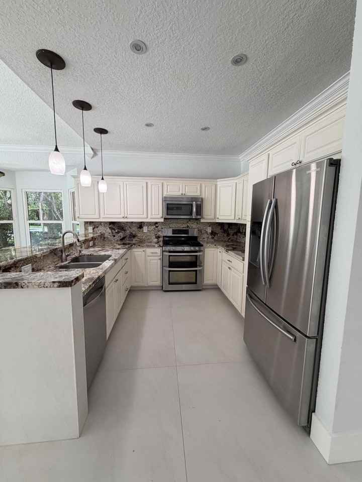 10114 Hunt Club Ln - Photo 6 of 19