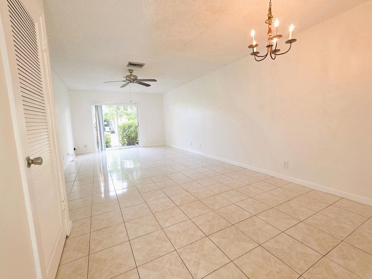 5445 Glenda St - Photo 4 of 32