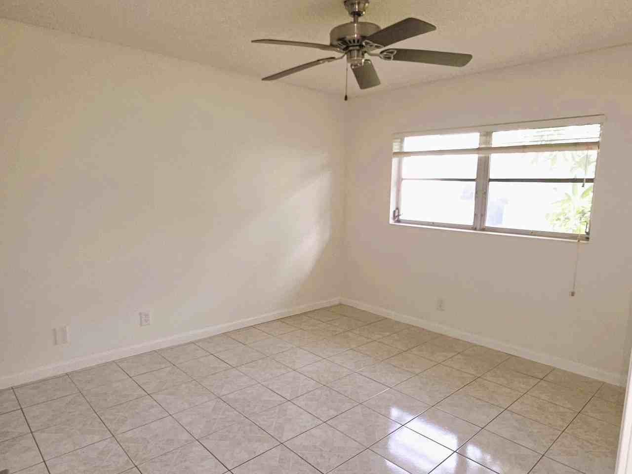 5445 Glenda St - Photo 6 of 32