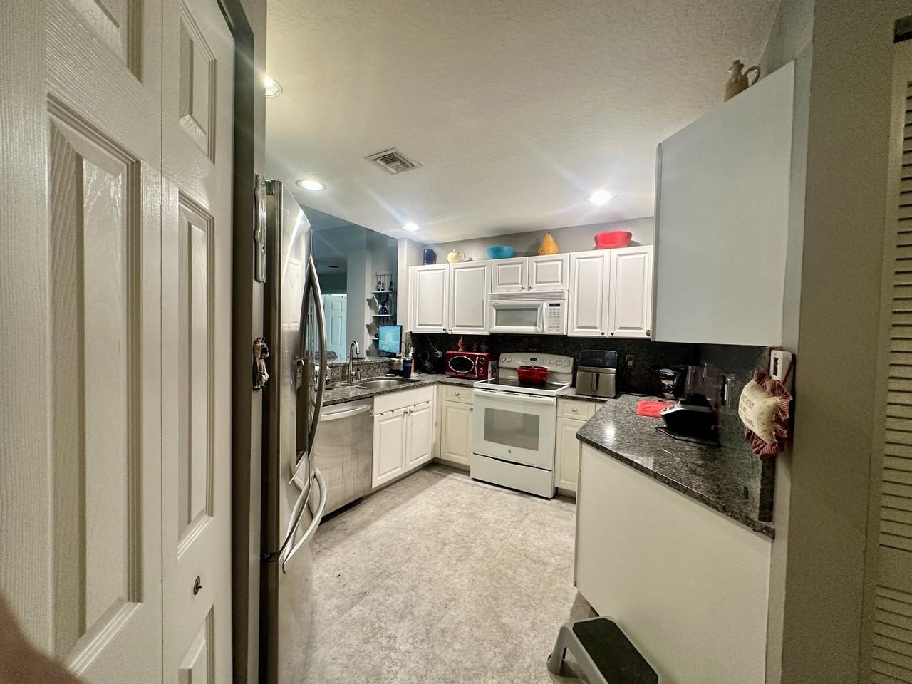 12418 Crystal Pointe Dr #102 - Photo 4 of 50