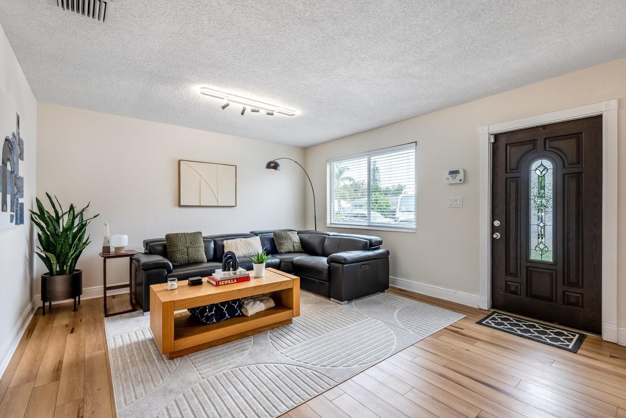 4317 Applecrest Dr - Photo 4 of 27