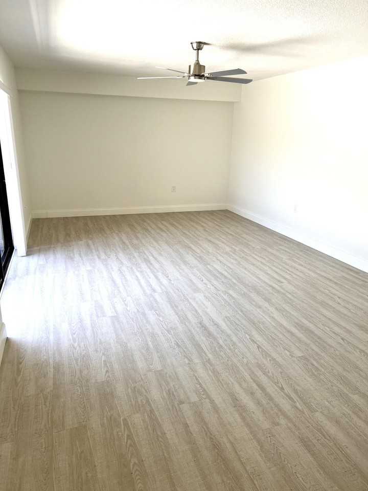 5121 51st Way - Photo 5 of 20