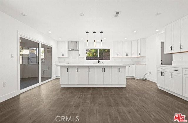 6257 Lindley Ave - Photo 3 of 8