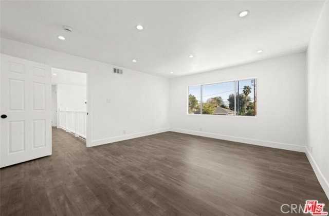 6257 Lindley Ave - Photo 7 of 8