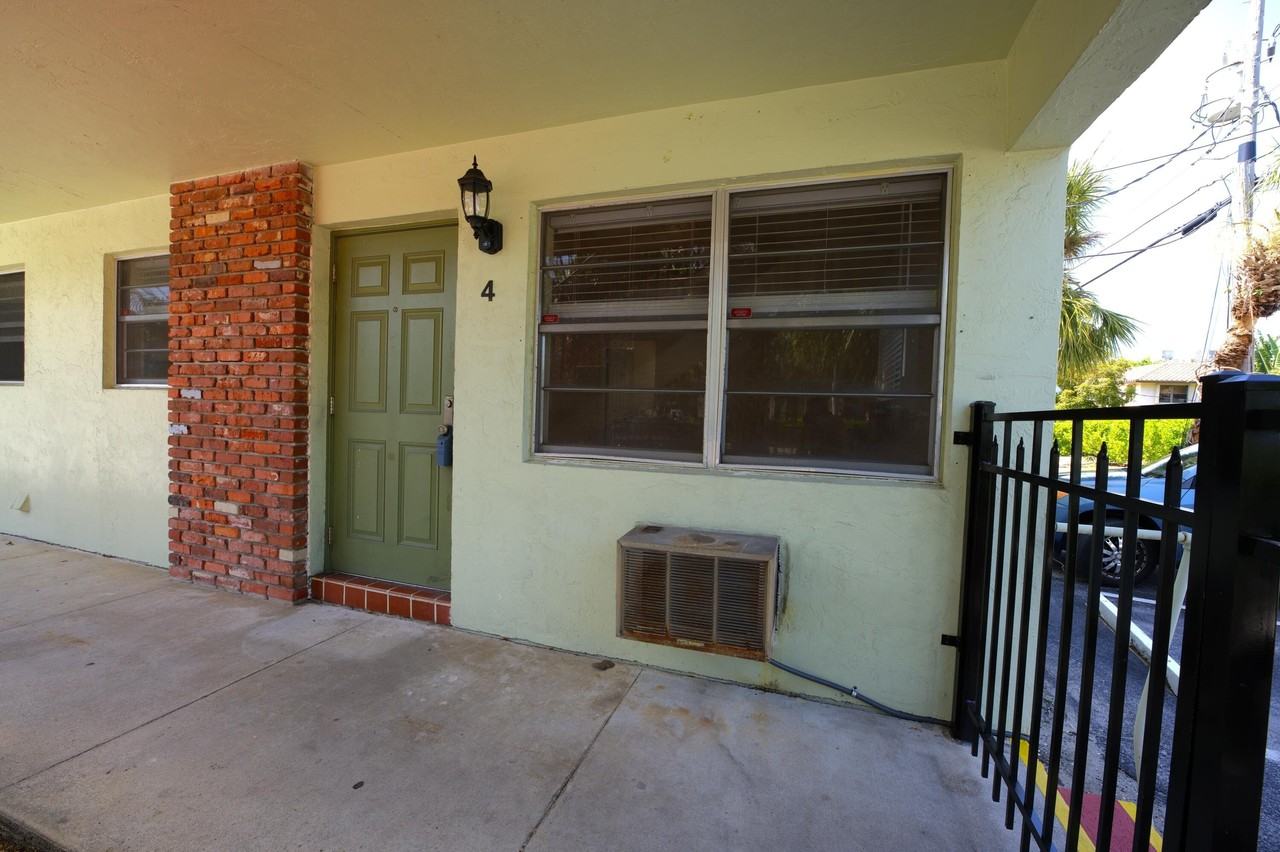 220 Lucerne Ave #4 - Photo 4 of 27
