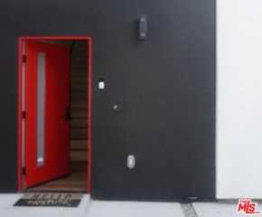 5638 Woodman Ave - Photo 3 of 8