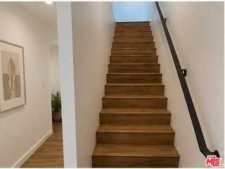 5638 Woodman Ave - Photo 5 of 8