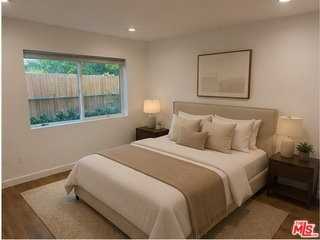 5638 Woodman Ave - Photo 6 of 8