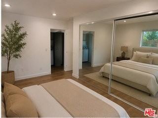 5638 Woodman Ave - Photo 7 of 8
