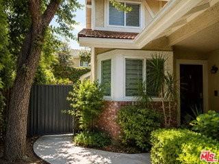 12245 Shady Hollow Ln - Photo 2 of 8