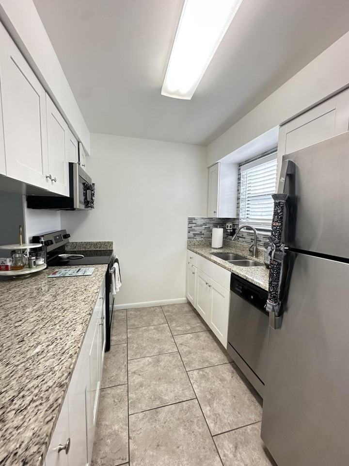 2105 Wharf Ln - Photo 6 of 22
