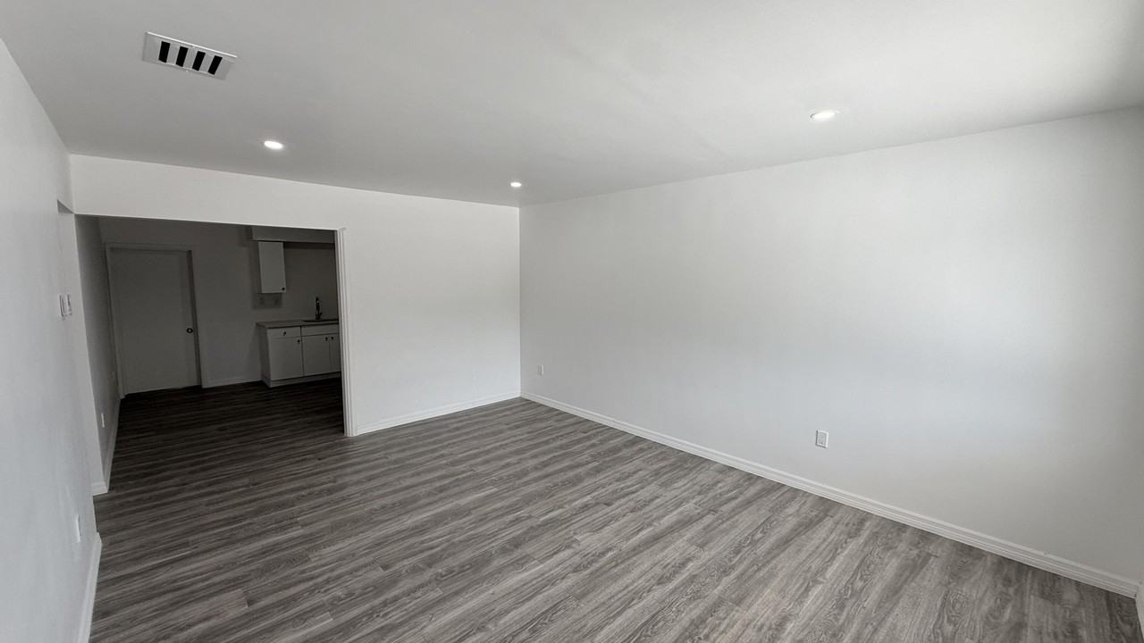 1063 Nw 108th Ter - Photo 3 of 17