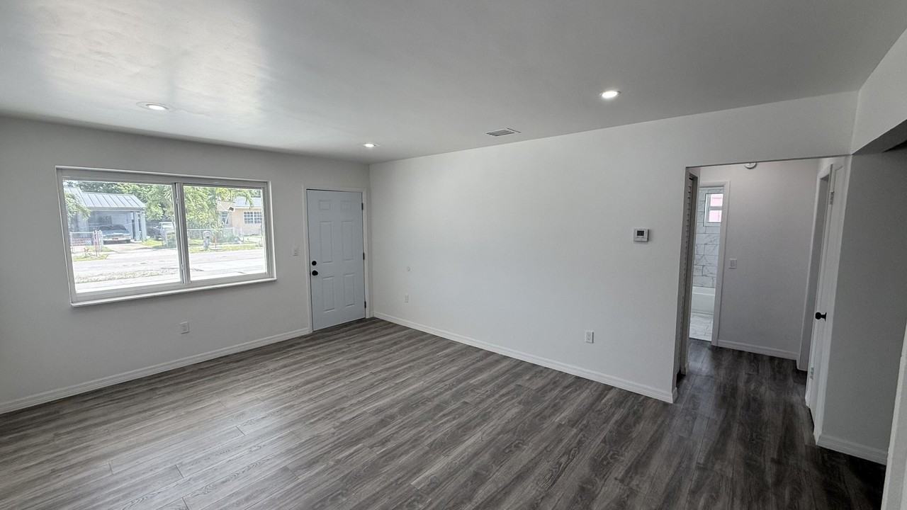 1063 Nw 108th Ter - Photo 4 of 17