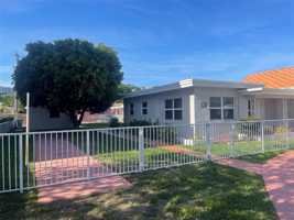 featured image of 1727 Dewey St #3