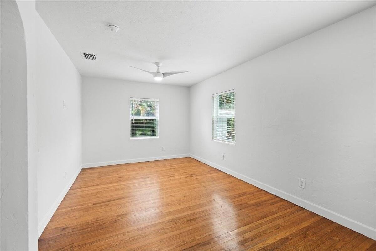 305 Ne 14th Ave - Photo 6 of 34